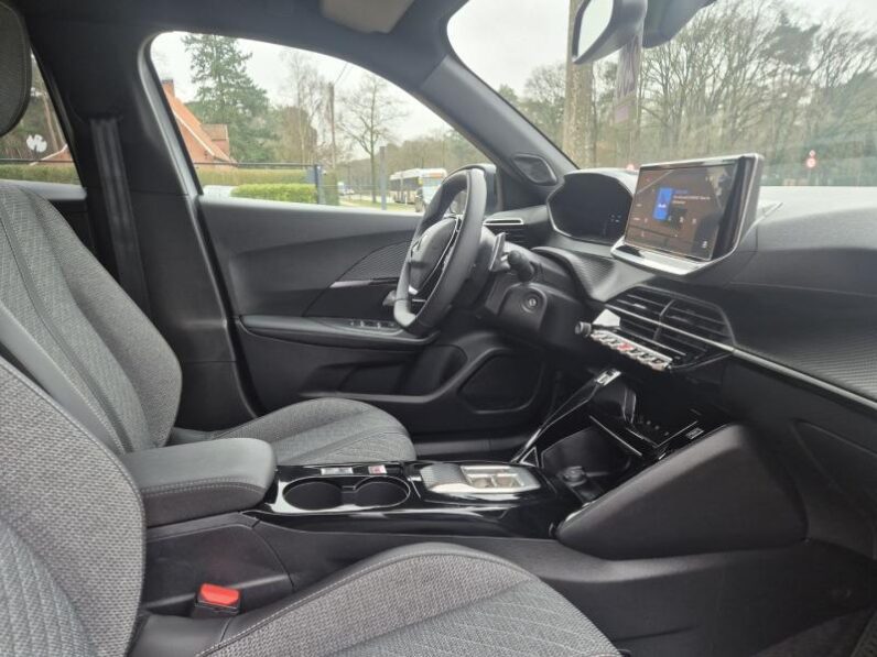 
								Peugeot 2008 ALLURE MILD HYBRIDE full									