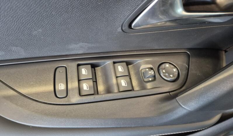 
								Peugeot 2008 ALLURE full									