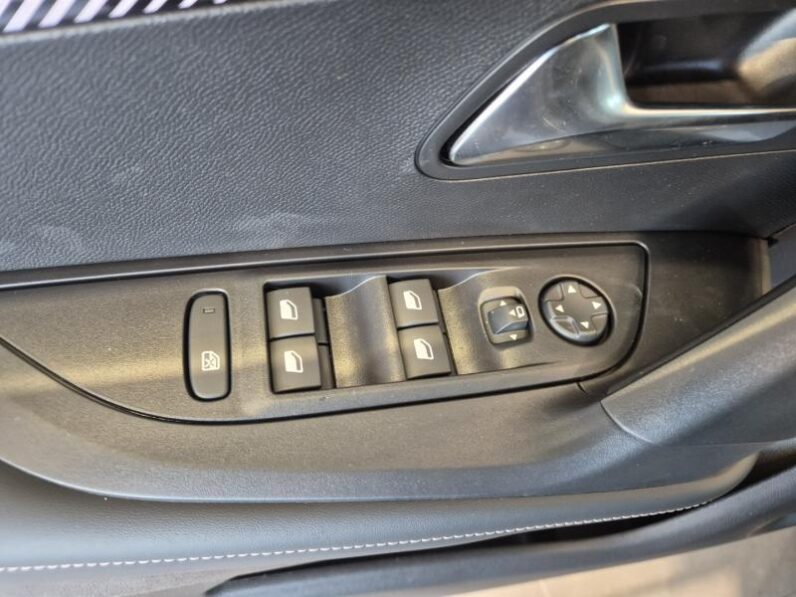 
								Peugeot 2008 ALLURE full									
