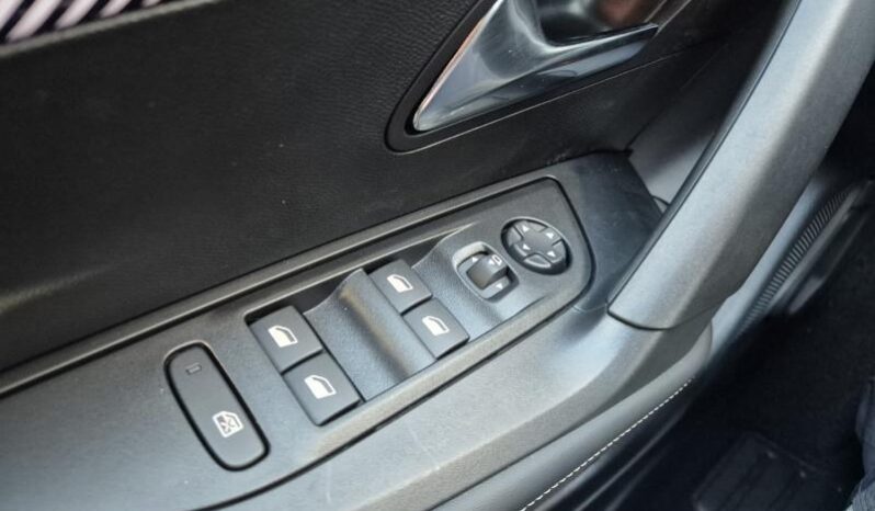 
								Peugeot 2008 ALLURE full									