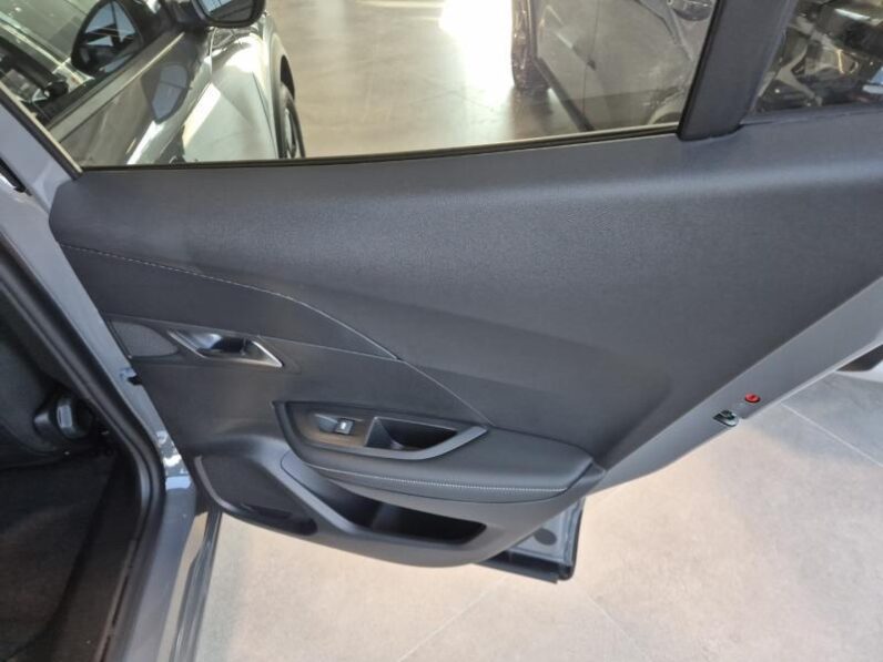 
								Peugeot 2008 ALLURE full									