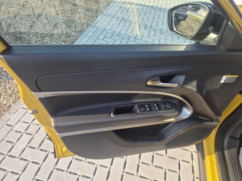 
								Jeep Avenger SUMMIT full									