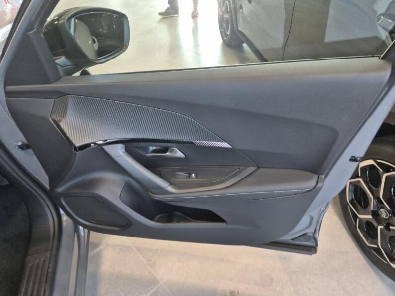 
								Peugeot 2008 ALLURE full									