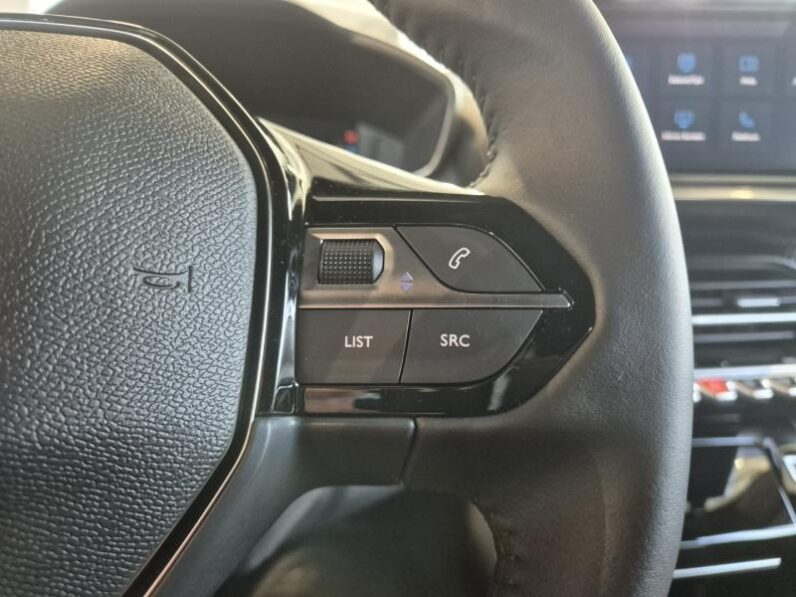
								Peugeot 2008 ALLURE full									