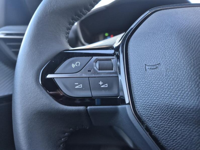
								Peugeot 2008 ALLURE full									