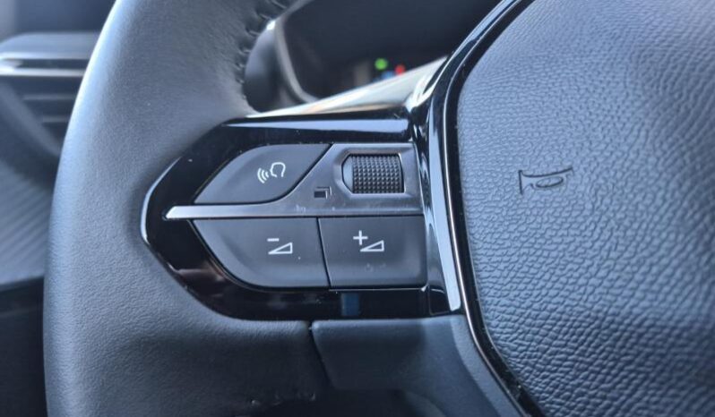 
								Peugeot 2008 ALLURE full									
