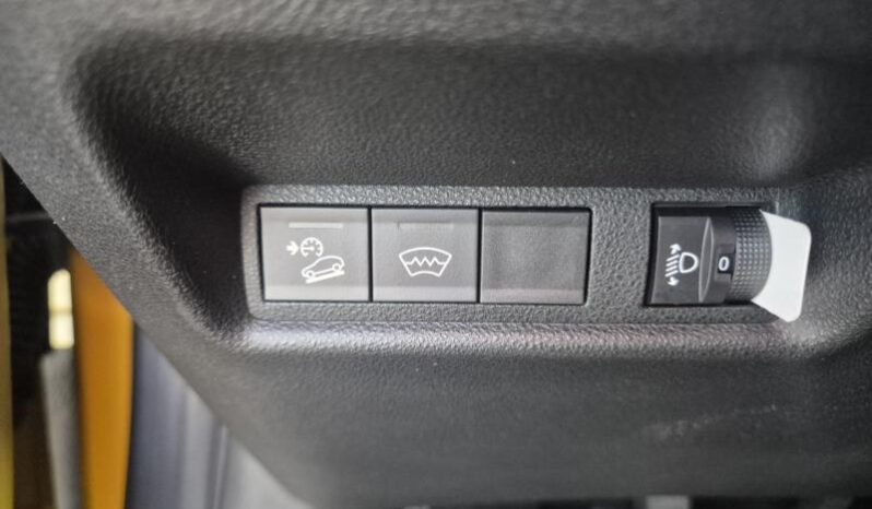 
								Jeep Avenger SUMMIT full									