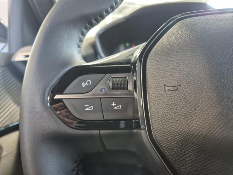 
								Peugeot 2008 ALLURE full									