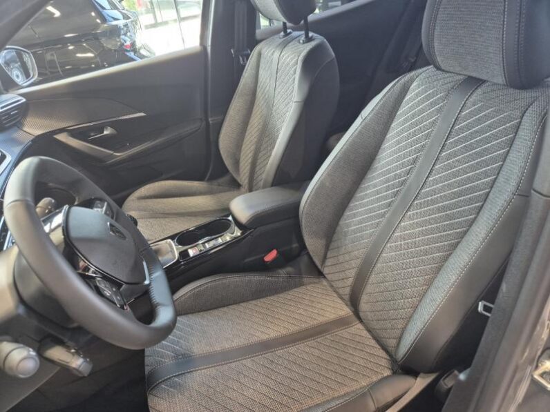 
								Peugeot 2008 ALLURE full									