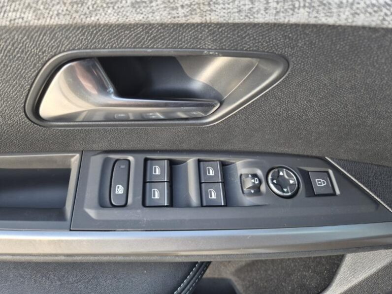 
								Peugeot 5008 5008 GT full									