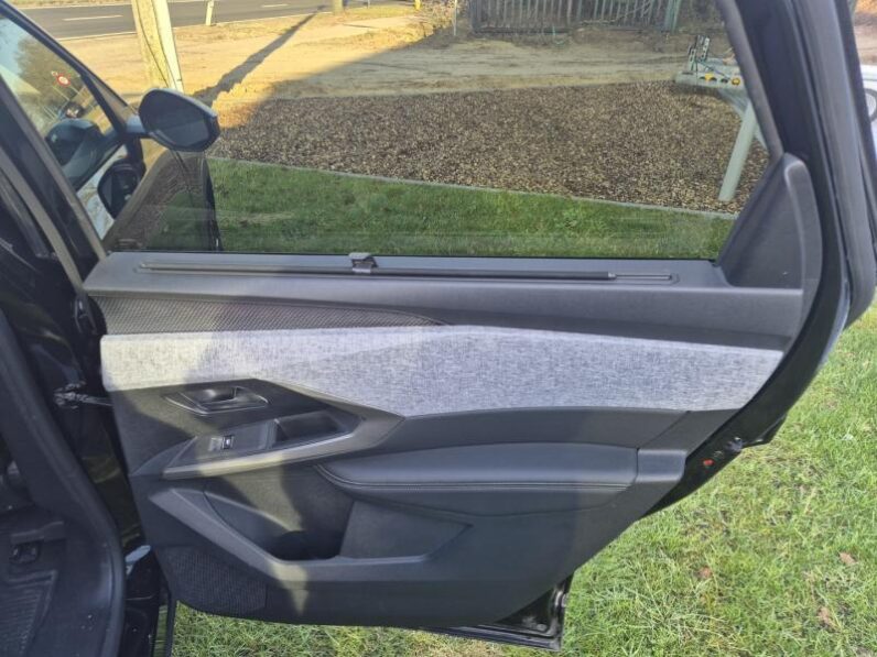 
								Peugeot 5008 5008 GT full									