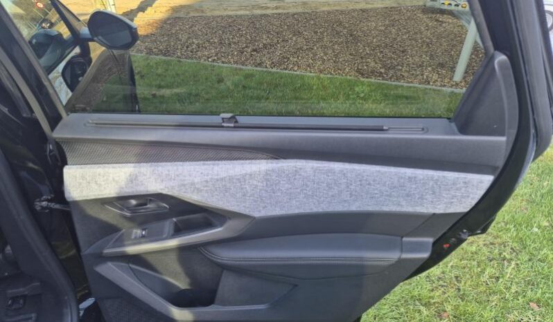 
								Peugeot 5008 5008 GT full									