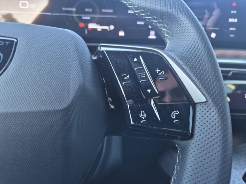 
								Peugeot 5008 5008 GT full									