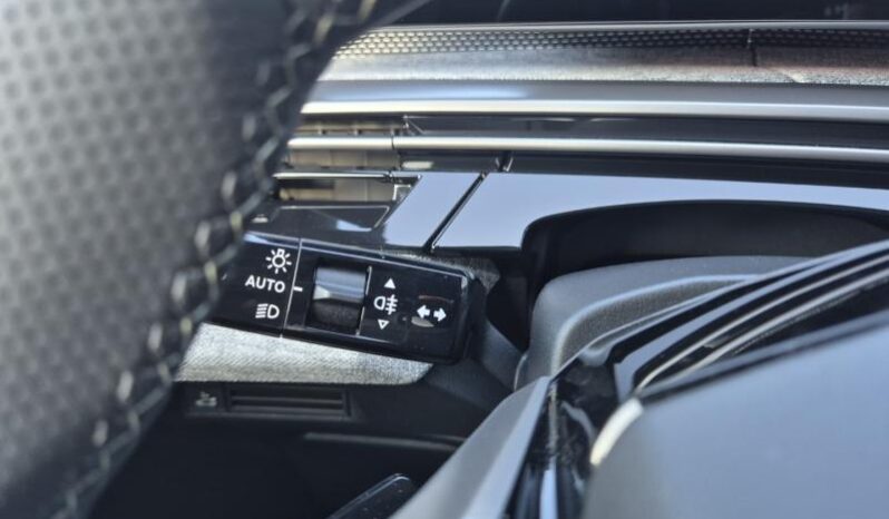 
								Peugeot 5008 5008 GT full									