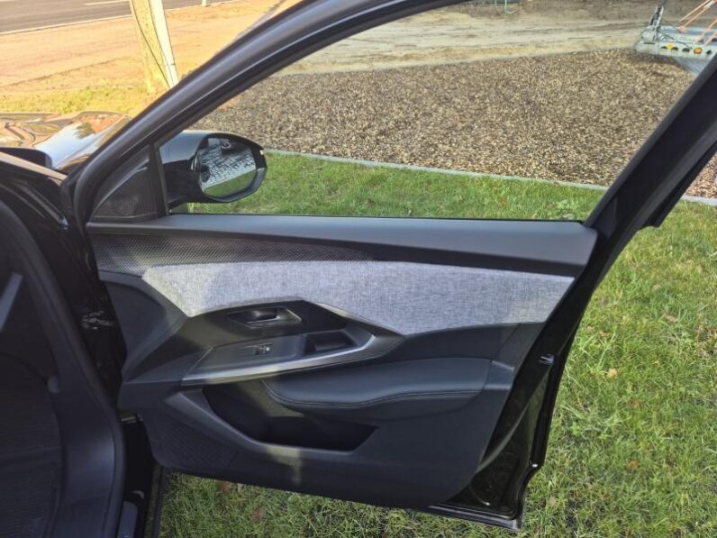 
								Peugeot 5008 5008 GT full									