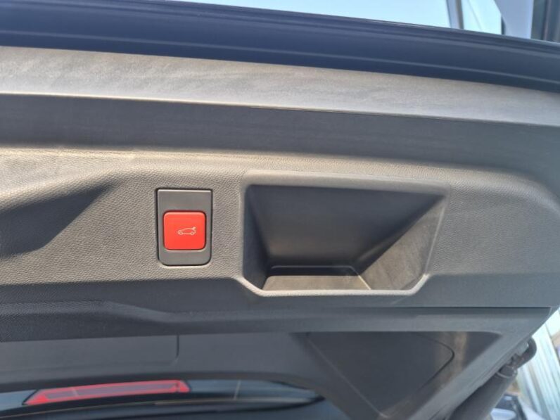 
								Peugeot 5008 5008 GT full									