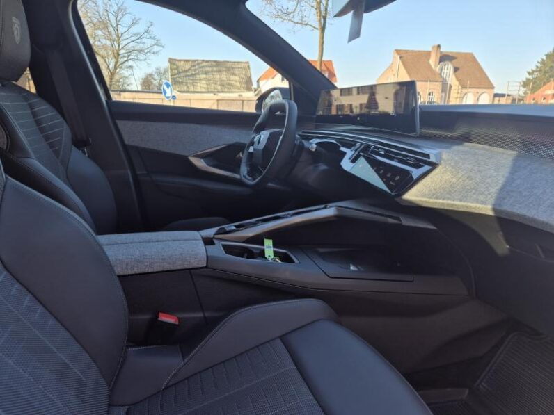 
								Peugeot 5008 5008 GT full									