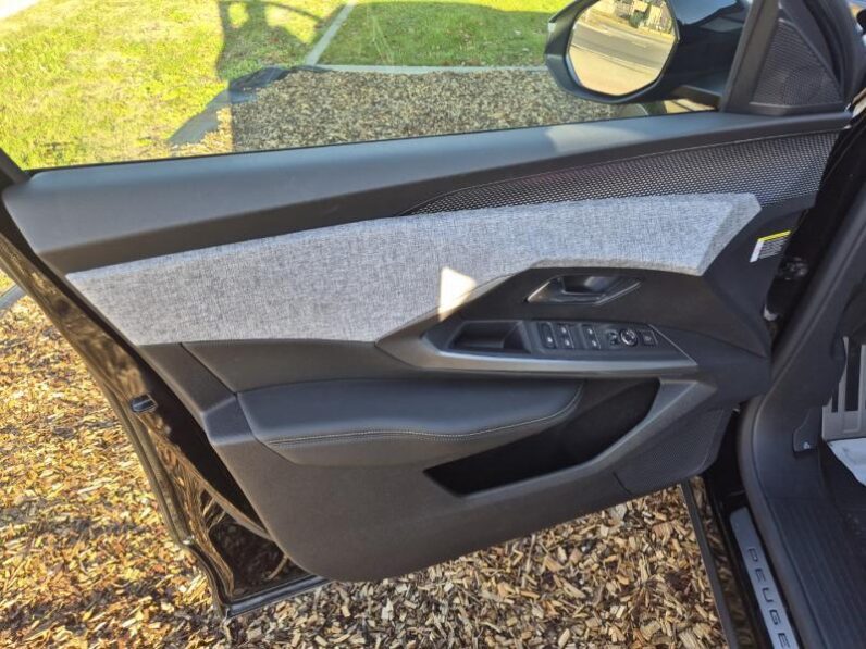 
								Peugeot 5008 5008 GT full									
