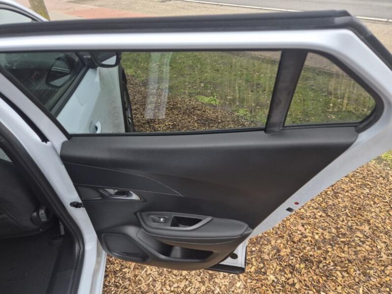 
								Peugeot 2008 ALLURE full									