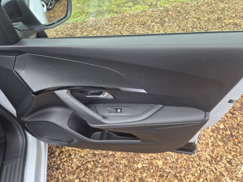 
								Peugeot 2008 ALLURE full									