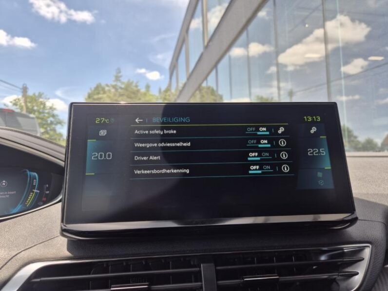 
								Peugeot 3008 ALLURE PACK PLUGIN HYBRIDE full									