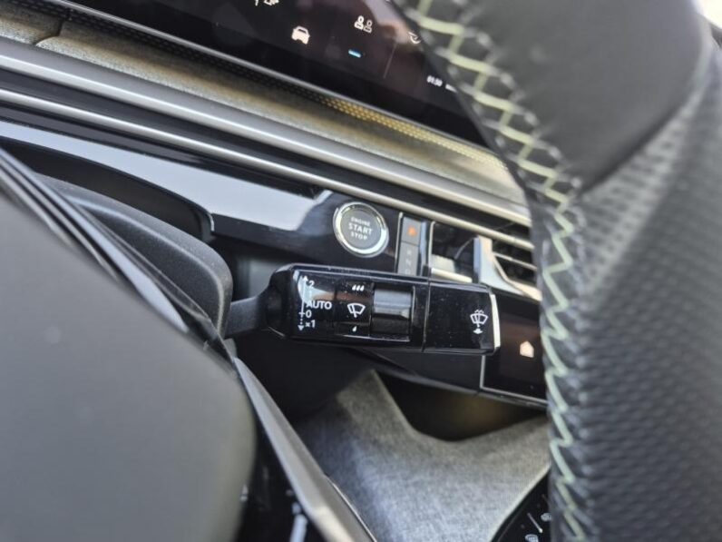 
								Peugeot 3008 GT full									