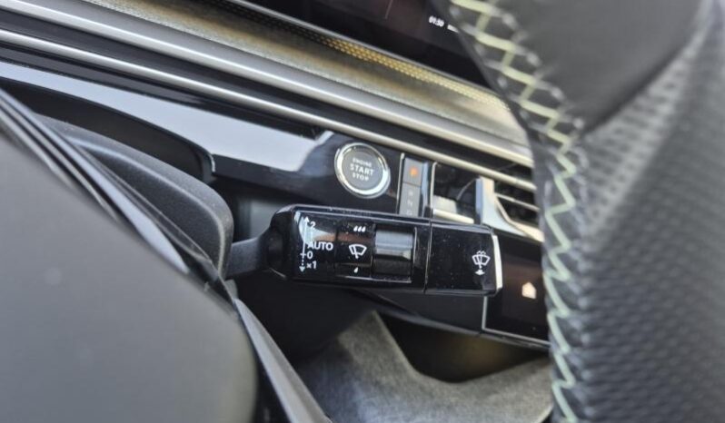 
								Peugeot 3008 GT full									