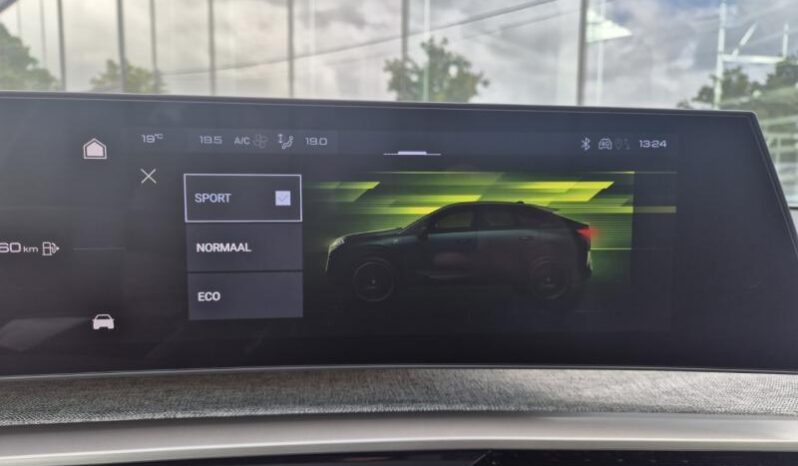 
								Peugeot 3008 GT full									