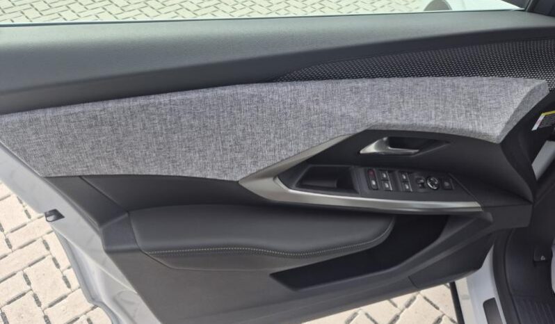 
								Peugeot 3008 GT full									
