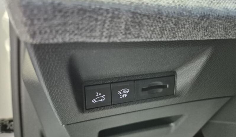
								Peugeot 5008 GT full									
