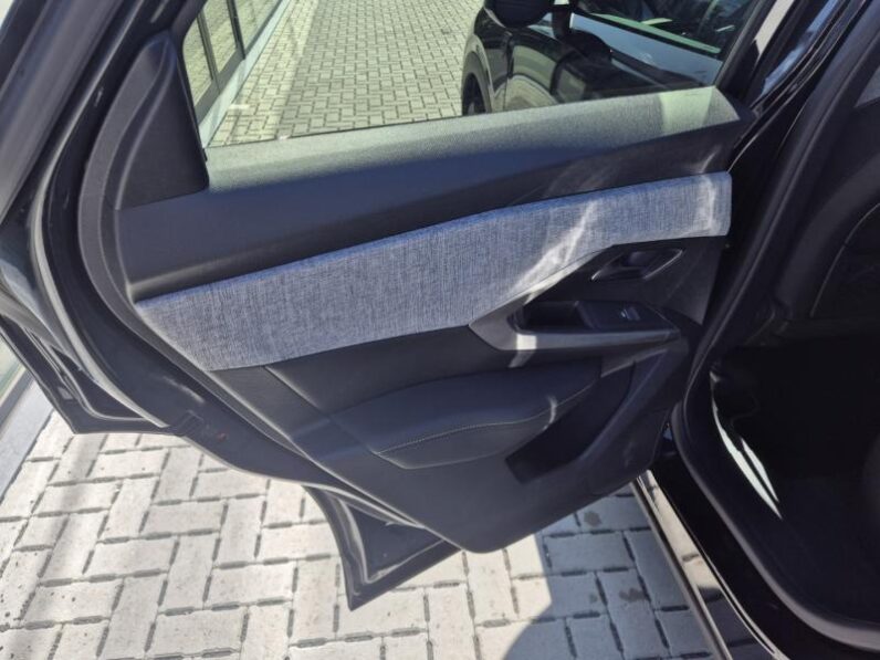 
								Peugeot 3008 GT full									