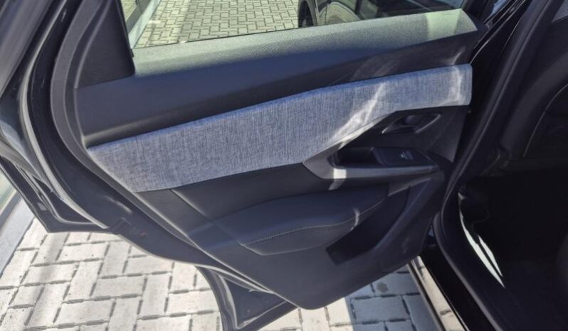 
								Peugeot 3008 GT full									