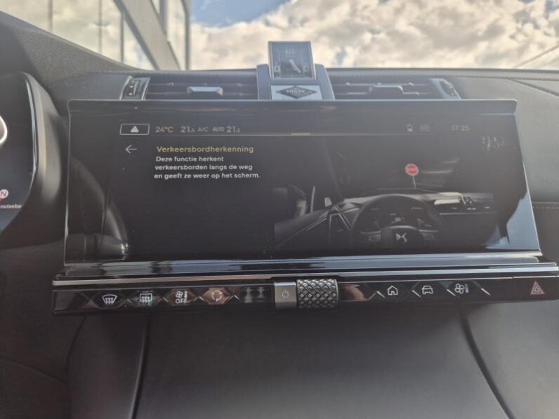 
								DS Automobiles DS 7 Crossback RIVOLI 300 PK full									