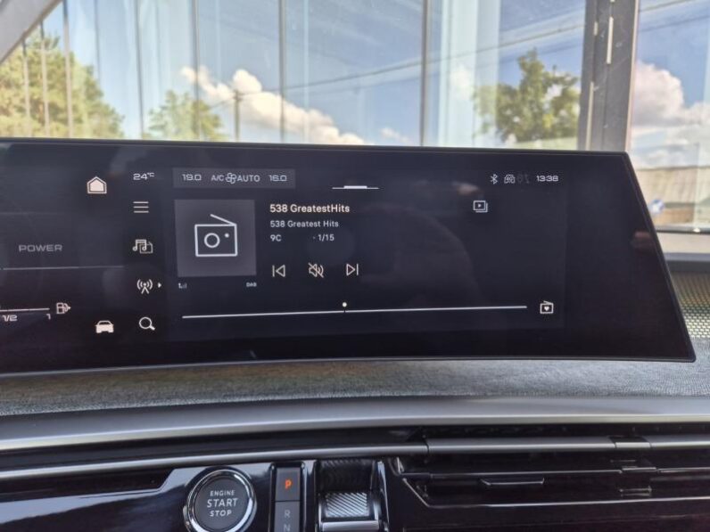 
								Peugeot 3008 GT full									
