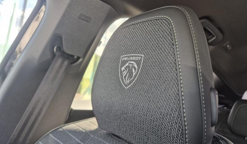 
								Peugeot 3008 GT full									
