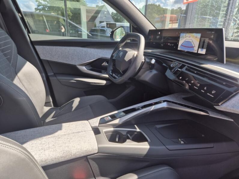 
								Peugeot 3008 GT full									