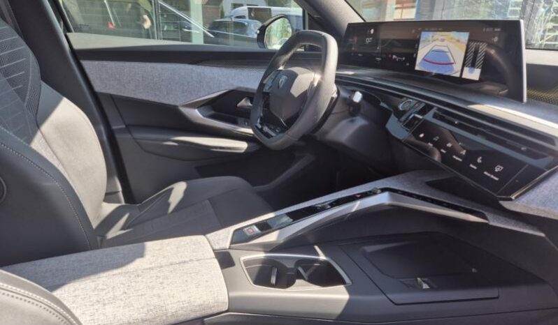 
								Peugeot 3008 GT full									