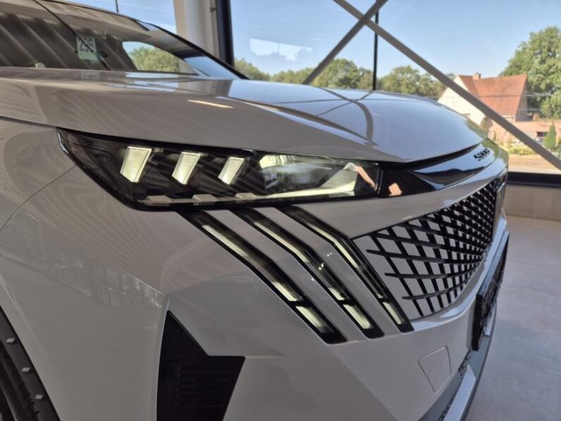 
								Peugeot 5008 GT full									
