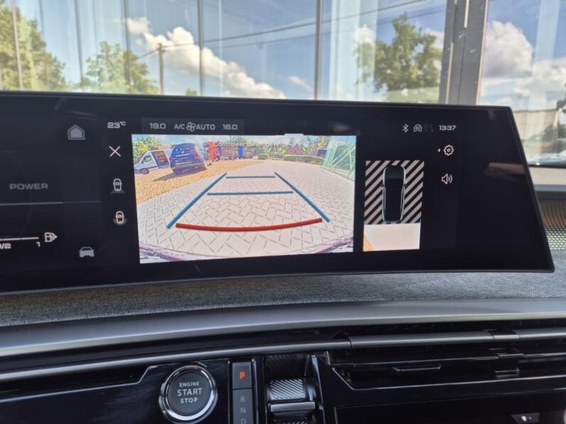 
								Peugeot 3008 GT full									
