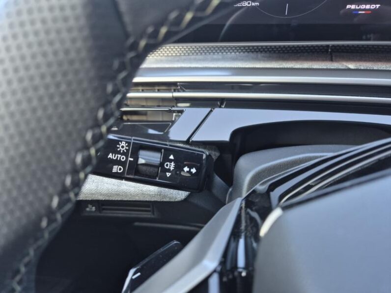 
								Peugeot 5008 GT full									