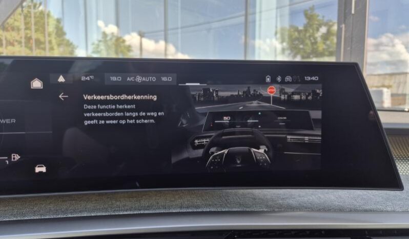 
								Peugeot 3008 GT full									