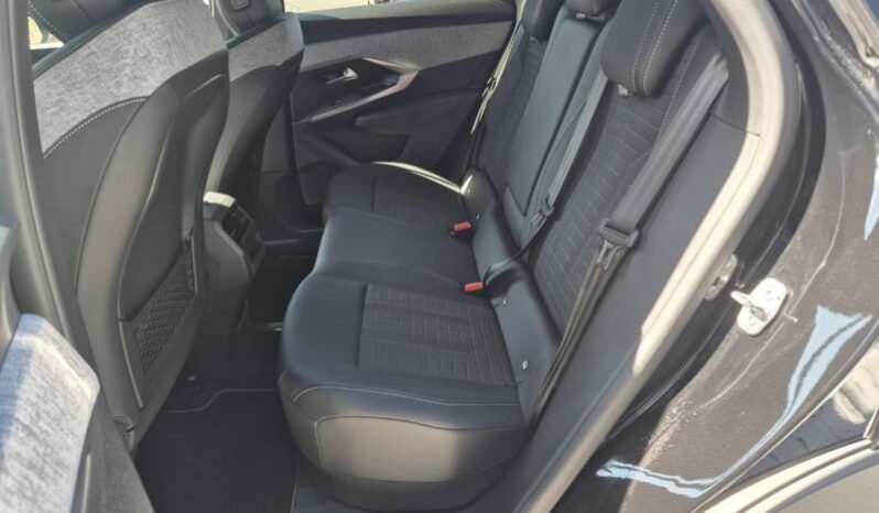 
								Peugeot 3008 GT full									