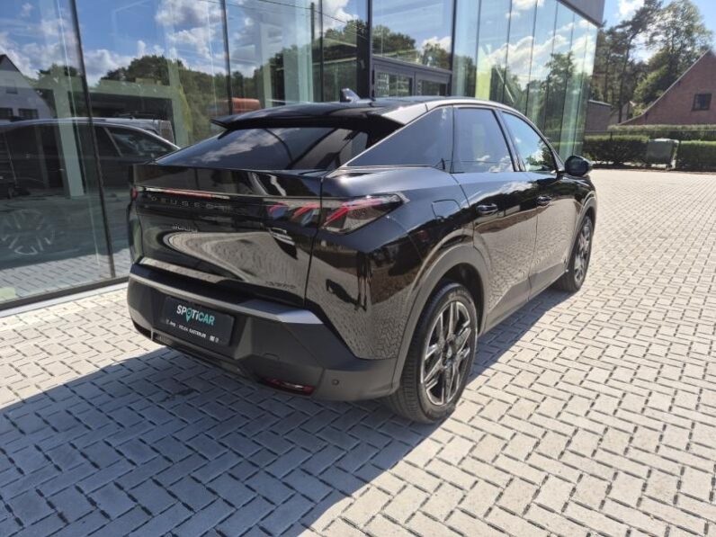 
								Peugeot 3008 GT full									