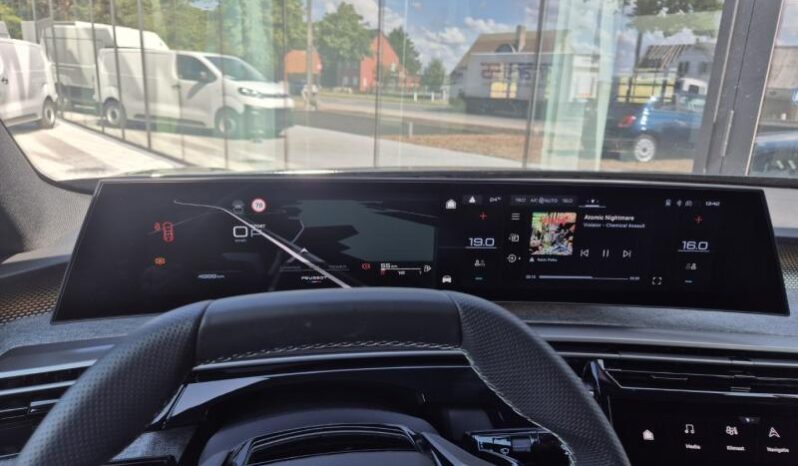 
								Peugeot 3008 GT full									