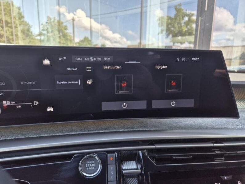 
								Peugeot 3008 GT full									