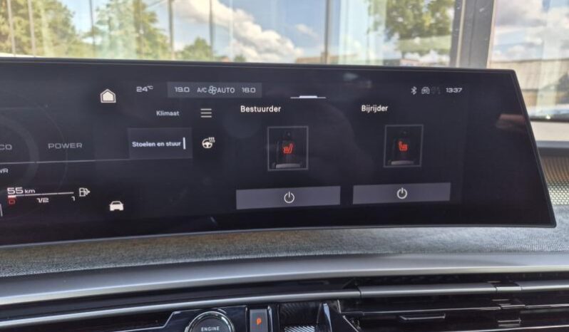 
								Peugeot 3008 GT full									