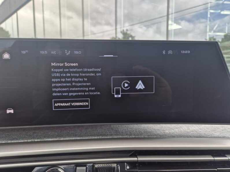 
								Peugeot 3008 GT full									