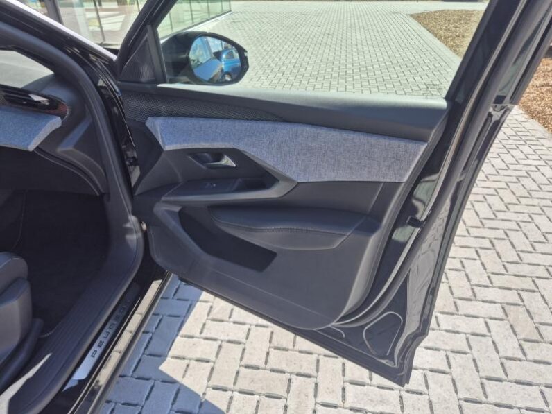 
								Peugeot 3008 GT full									