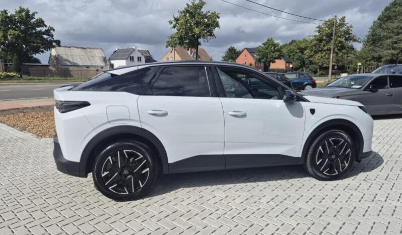 
								Peugeot 3008 GT full									