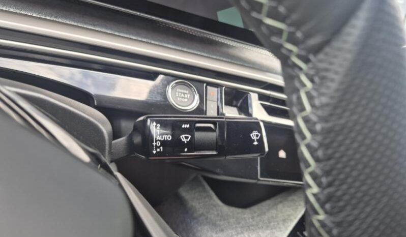 
								Peugeot 3008 GT full									